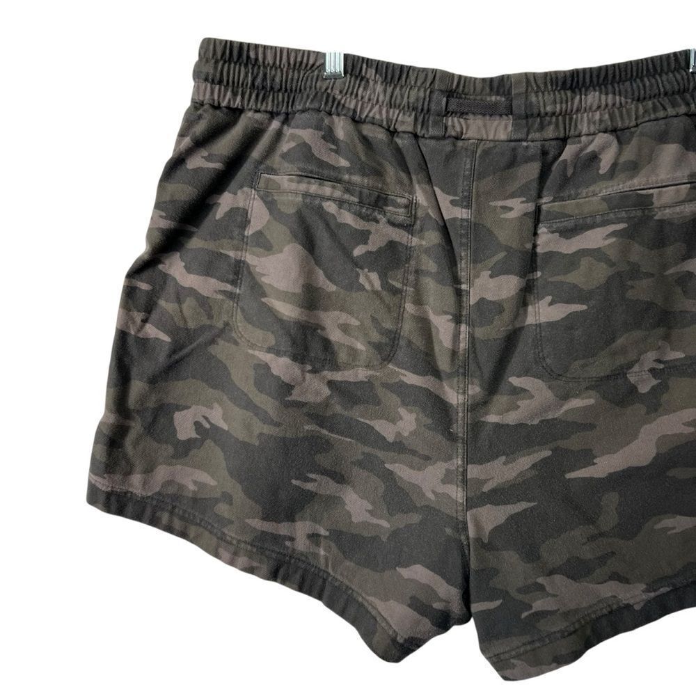Sz 20 ATHLETA BLACK OLIVE CAMO ELASTIC WAIST STRETCHY FARALLON SHORTS - Picture 8 of 16
